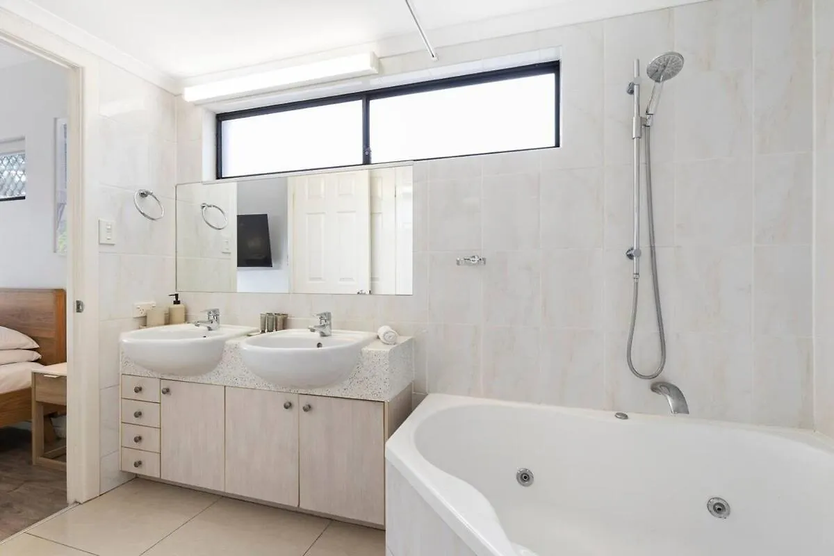Garden Apt 2Bed X 2Bath, Parking Brisbane 0*,